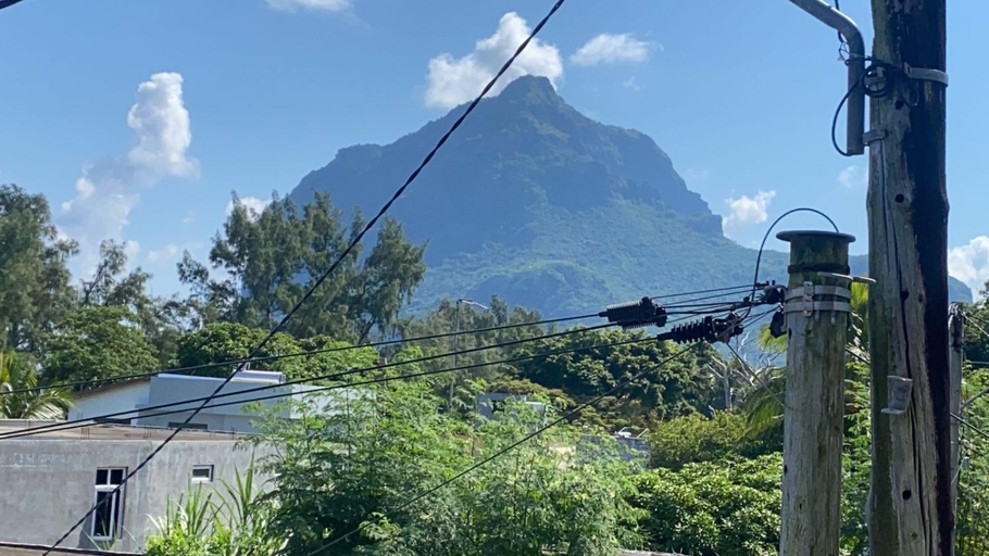 5, Justice Seaview Apartment, Black River