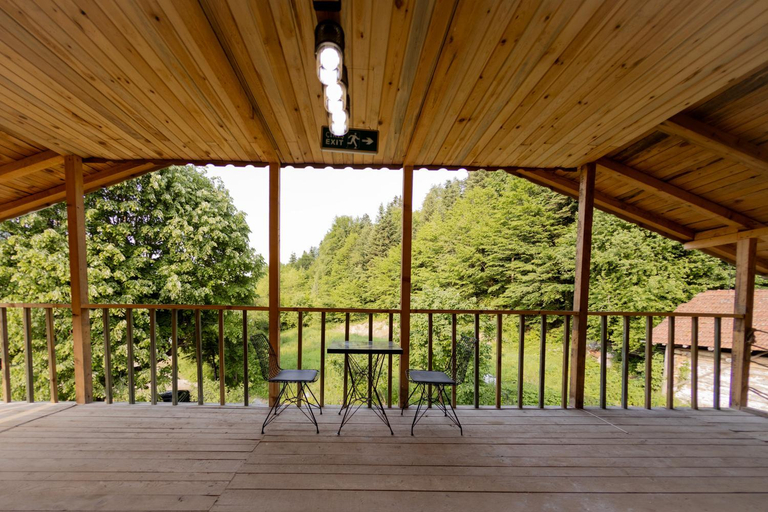 Others 5, Abant Ilbey Dag Evi, Merkez