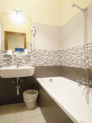 Bathroom 14