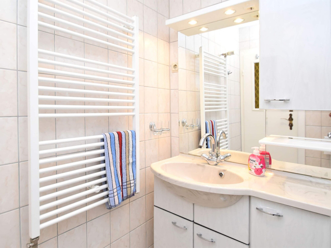 Bathroom 4, Spacious Apartment in Blankenburg Harz near Ski Area, Harz