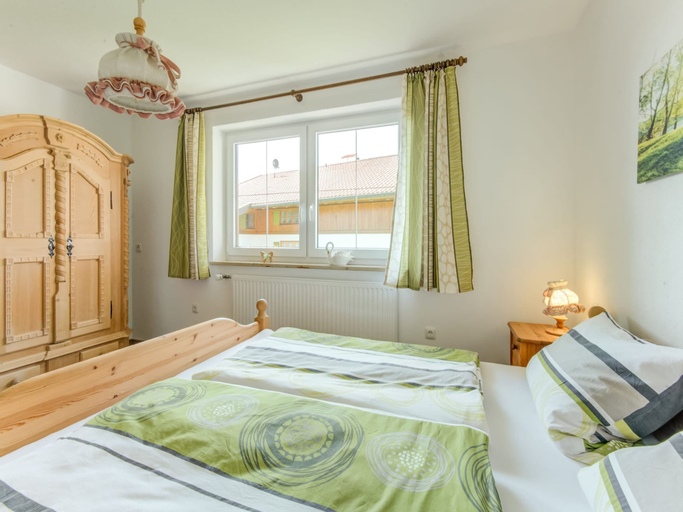 Room 4, Flat in Wildsteig With Furnished Garden, Weilheim-Schongau