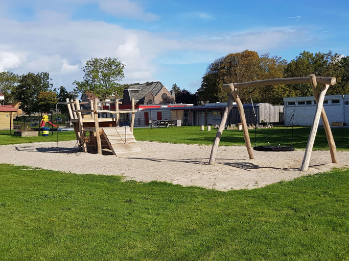 Children's area 4, Nice Chalet with Microwave near Wadden Sea, Franekeradeel