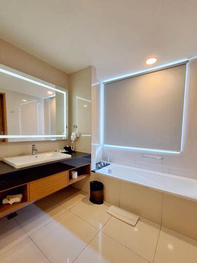 Bathroom 13