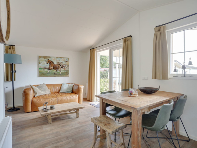 Others 5, Bungalow With a Terrace at Bedafse Bergen, Uden