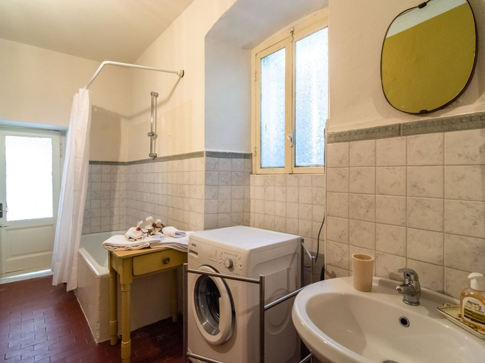 Bathroom 3, Appartamento in Centro Storico a Cannero Riviera, Verbano-Cusio-Ossola
