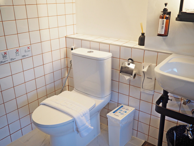 Bathroom 4, Wonderwall Hotel, Muang Chiang Mai
