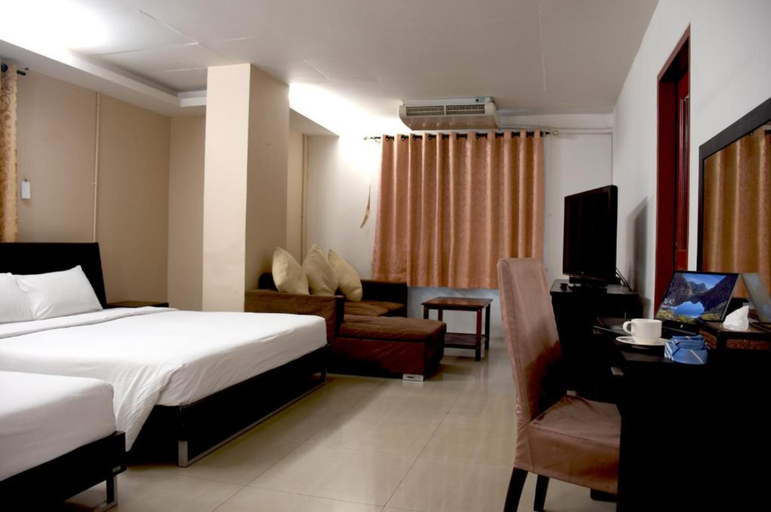 Bedroom 2, Centric Place Hotel, Huai Kwang