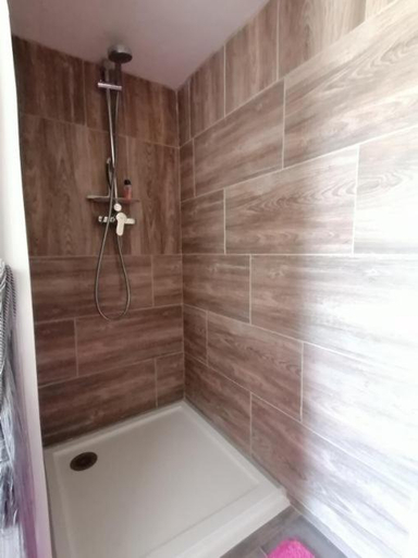Bathroom, La roulotte des Trois Arbres, Haute-Vienne