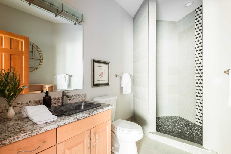 Bathroom 2, Sleeps 16! Modern Mountain Escape w/ Hot Tub Mason by Avantstay, Summit