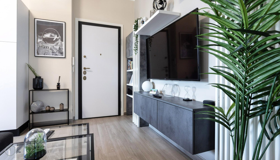 Others 5, Italianway - Marco d Agrate 27, Milano