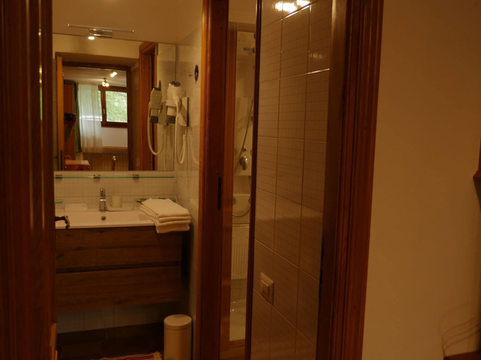 Bathroom 3, Contemporary Apartment in Breuil-Cervinia near Ski Area, Aosta