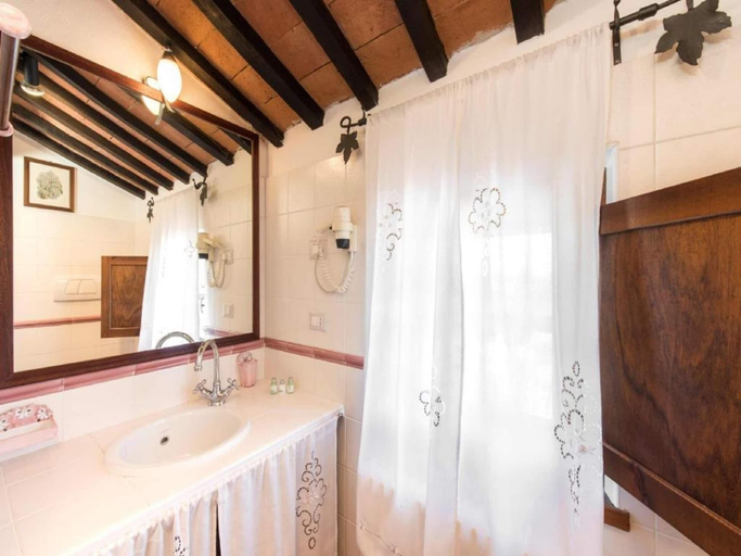 Bathroom 5, Elegant Tuscan Mansion, Siena