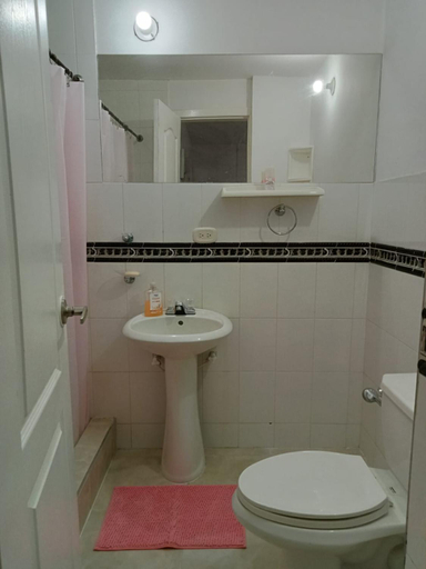Bathroom, Zarabi, Santiago de Cali