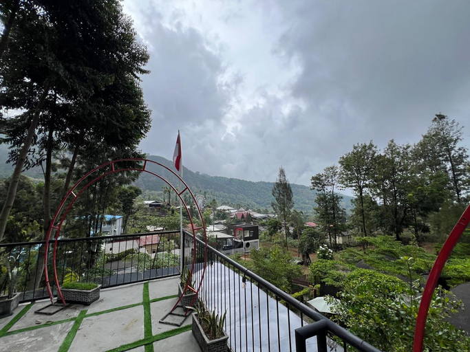 Exterior & Views 6
