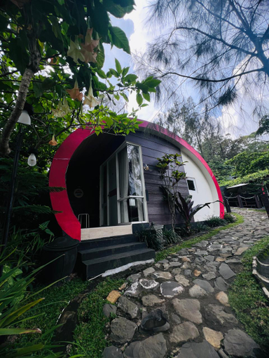 Exterior & Views 17