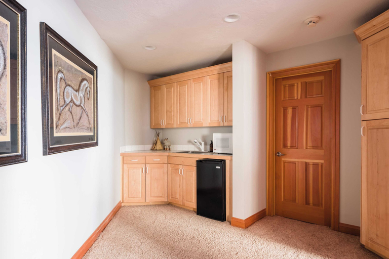 Interior 5, Sleeps 16! Modern Mountain Escape w/ Hot Tub Mason by Avantstay, Summit