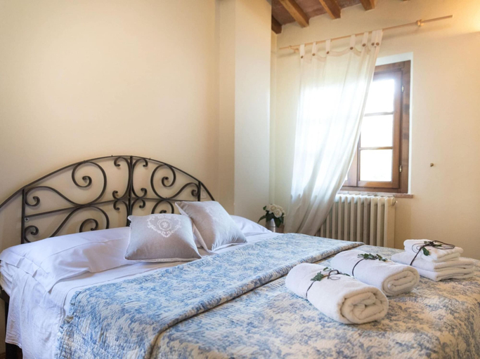 Room 3, Farmhouse in Tuscany With Pool & Near Montecastello, Pisa