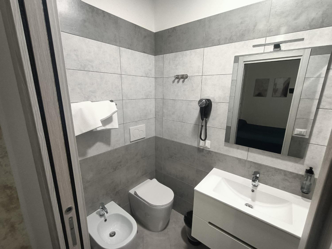 Others 5, Nives House Roma, Rome