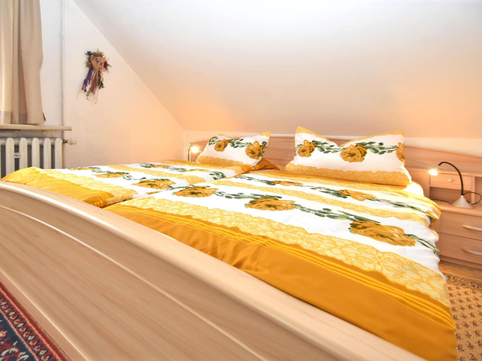 Bedroom 2, Einladende Ferienwohnung mit Garten, Ilm-Kreis