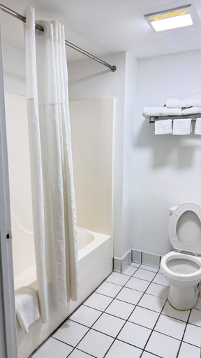 Bathroom 4, Westen Motel, Kemper