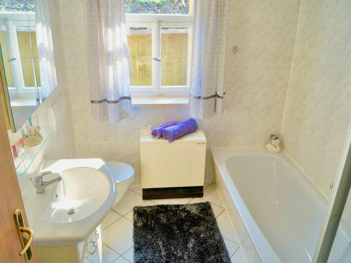 Bathroom, Holiday Home With Natural Garden, Schmalkalden-Meiningen