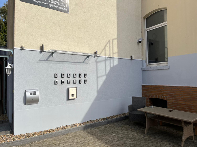 Others 3, Große Zimmer fur 3 Personen -Fernseher, Kuhlschrank, Gifhorn