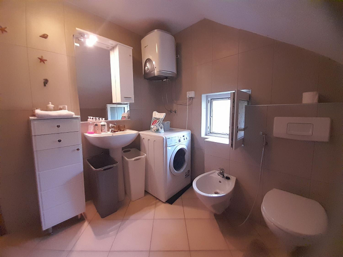 Bathroom 2, River Bank Apartments & Castle view, Una-Sana