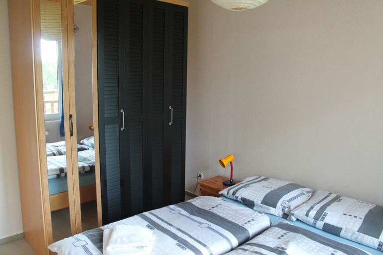 Bedroom 2, Luxuriose Ferienwohnung in Boddin mit Garten, Rostock