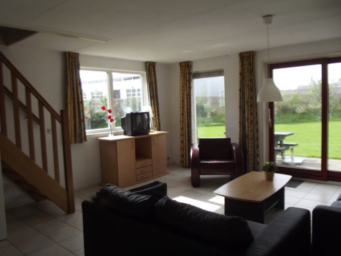 Others 5, Semi-detached House in Franeker With a Shared Pool, Franekeradeel