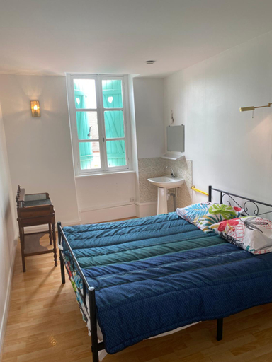 Bedroom 5, la cafe de la brocante, Allier