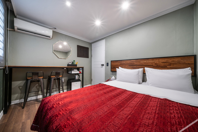 Bedroom 2, Sinchon la Seine, Mapo