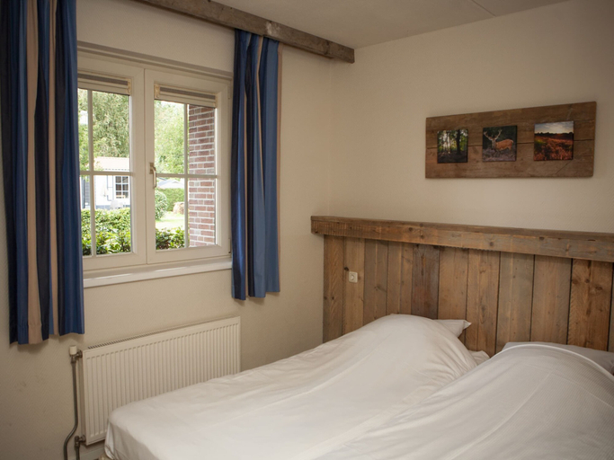 Room 2, Semi-detached Bungalow with Dishwasher near Veluwe, Barneveld