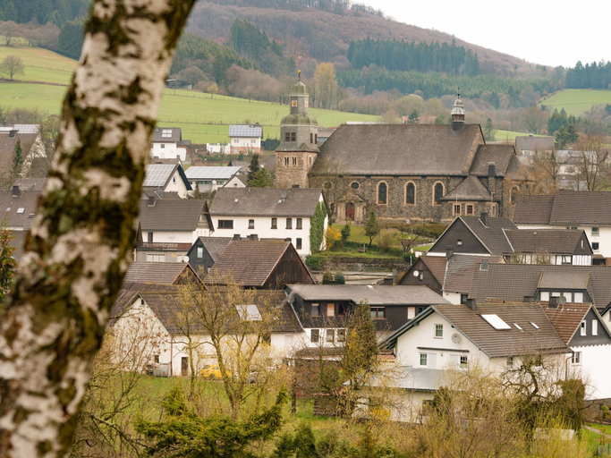 Others 5, Spacious Group Home near Winterberg & Willingen with Private Garden, Hochsauerlandkreis