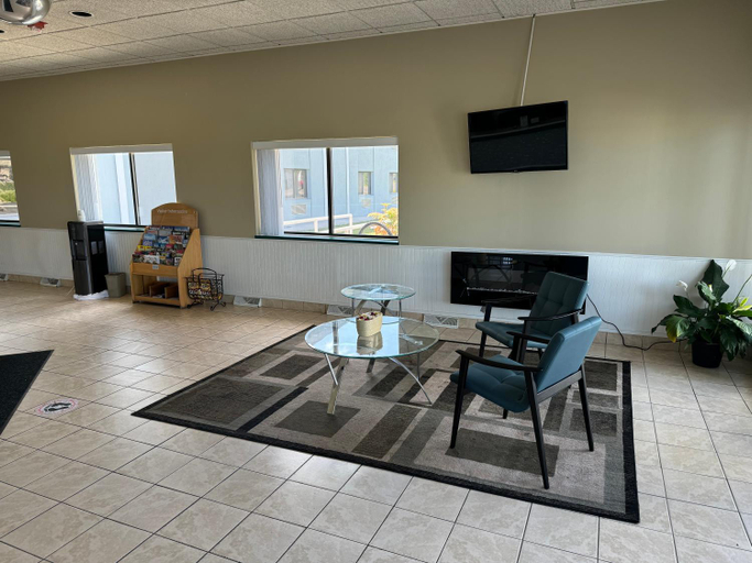 Public Area, South Ridge Inn, Lorain