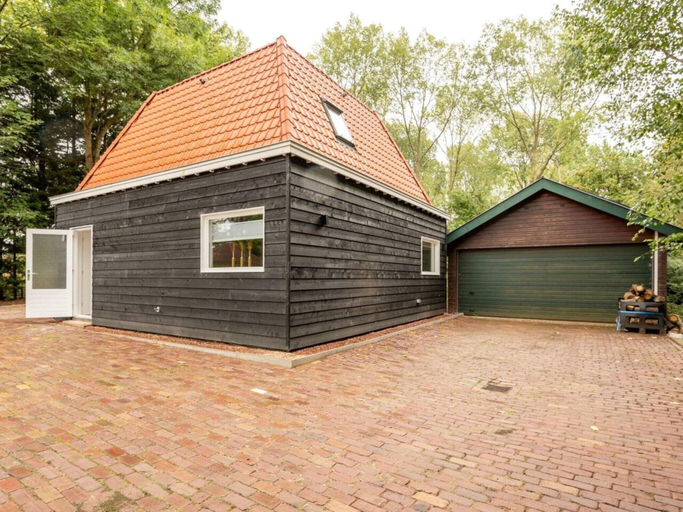 Exterior 2, Charming Holiday Home in Poortugaal With Garden, Rotterdam