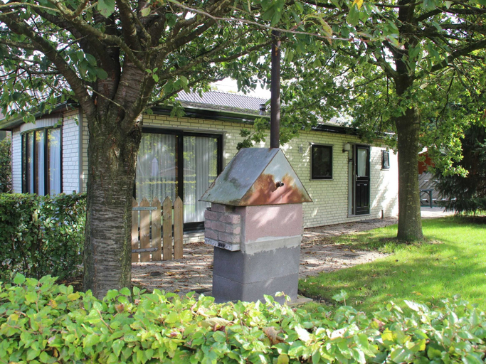 Others 1, Uden Chalet with Scenic Terrace, Uden