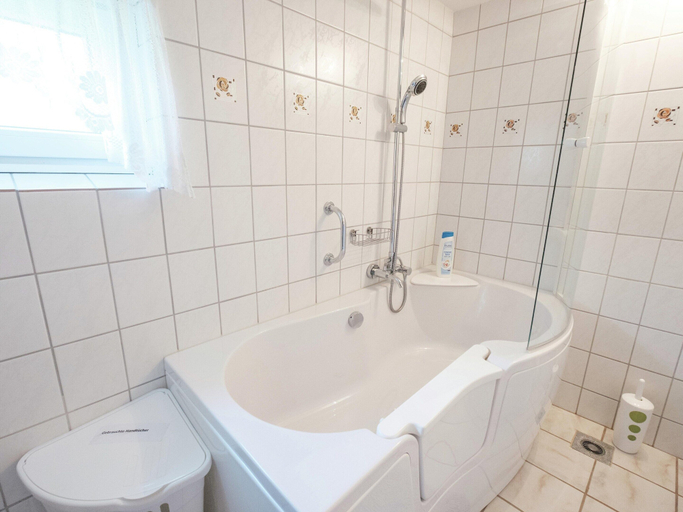 Bathroom 3, Quaint Holiday Home in Elbingerode near Forest, Harz