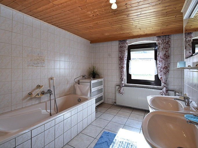 Bathroom 4, Apartment in Bavaria Near Forest, Cham