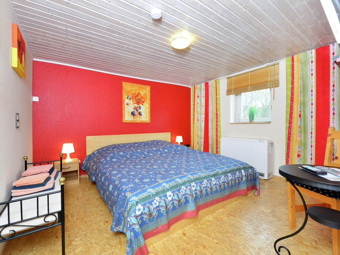 Bedroom 3, Apartment in Lowensen With Terrace, Hameln-Pyrmont