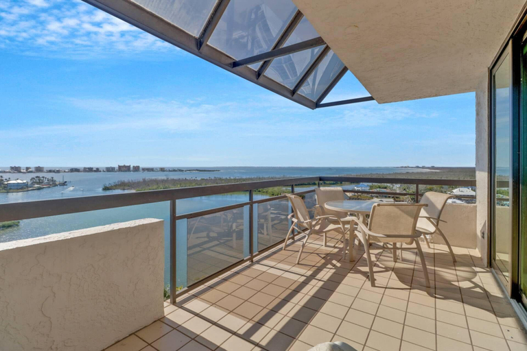 Others 1, 18120 San Carlos Blvd PH5, Lee
