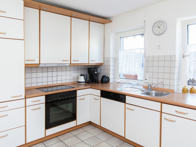 Others 5, Spacious Holiday Home in Haserich near Lake, Cochem-Zell