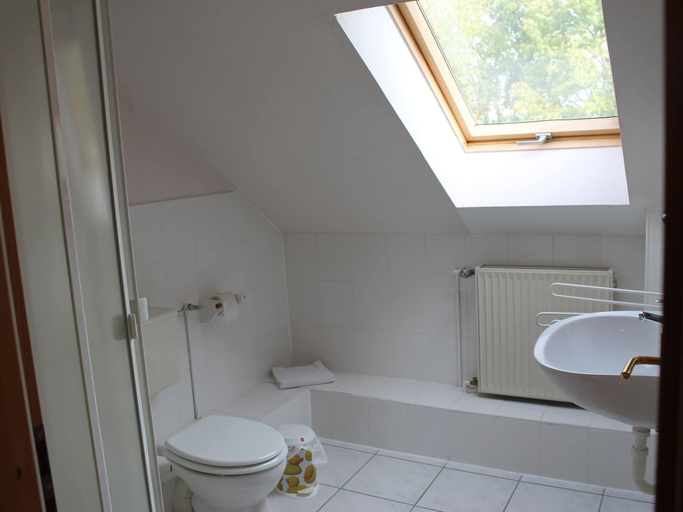 Bathroom, Spacious Apartment in Boddin near Baltic Sea, Rostock