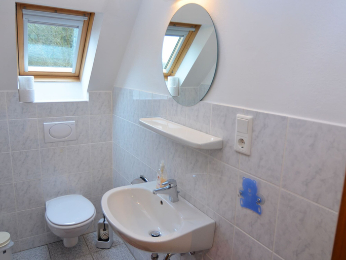 Bathroom 4, Cozy Holiday Home in Düdinghausen Sauerland near Ski Area, Hochsauerlandkreis