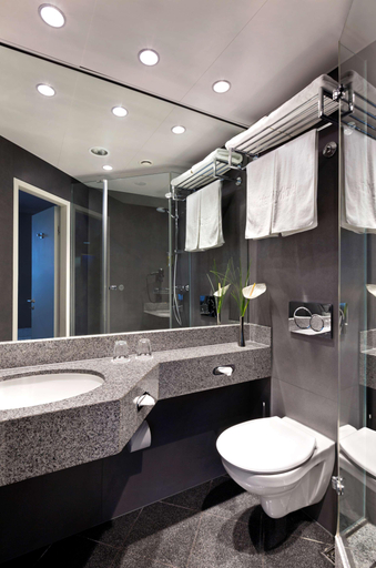 Bathroom 5, Motel One Frankfurt - Hauptbahnhof, Frankfurt am Main