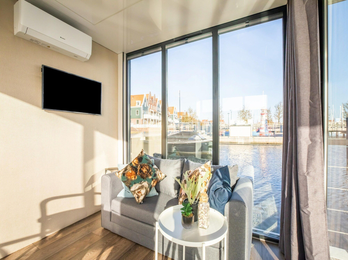 Living room 3, Beautiful Houseboat With Shared Pool, Edam-Volendam