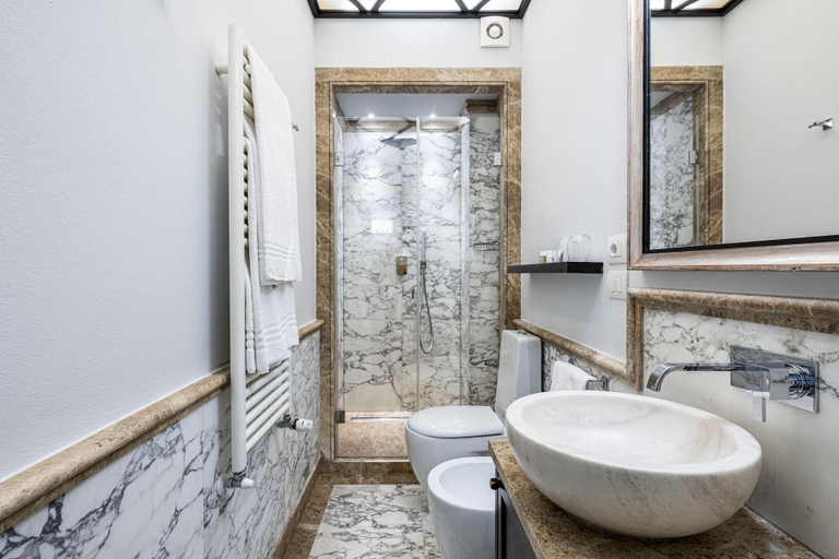 Bathroom 2, Glimpse Hotel, Florence