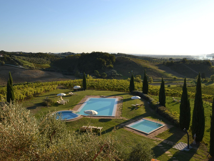 Pool 2, Belvilla by OYO Primula, Florence