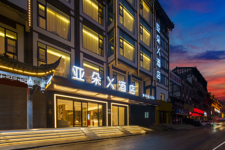 Exterior & Views