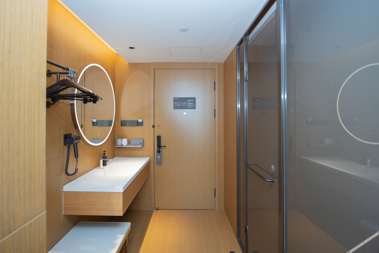 Bathroom 3, Ji Hotel Linyi Lanshan Lv Ai Town, Linyi