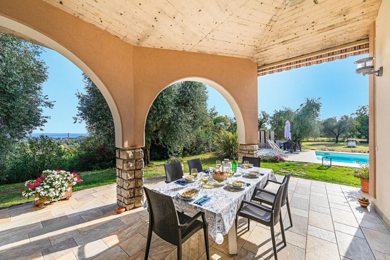 Room 5, Villa Daniela con Piscina Vista Lago by Wonderful Italy, Brescia